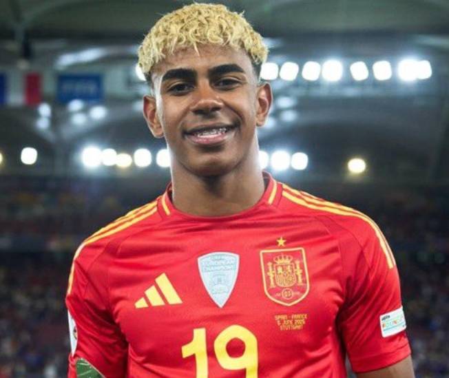 决赛输球踢飞金球奖？亚马尔少见21次丢失球权，表现不如40岁C罗